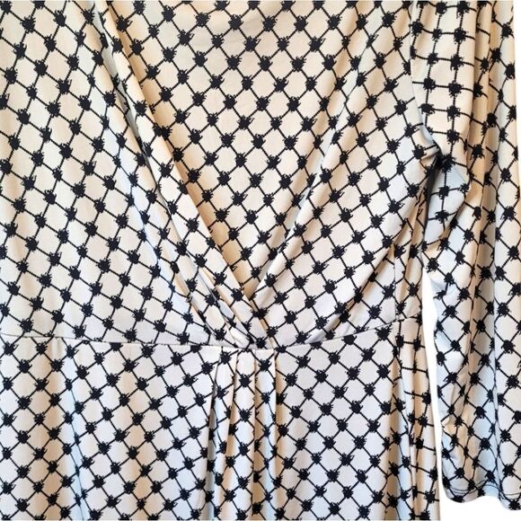 Gilli Black and White Geometric Patterned Dress - Picture 4 of 6